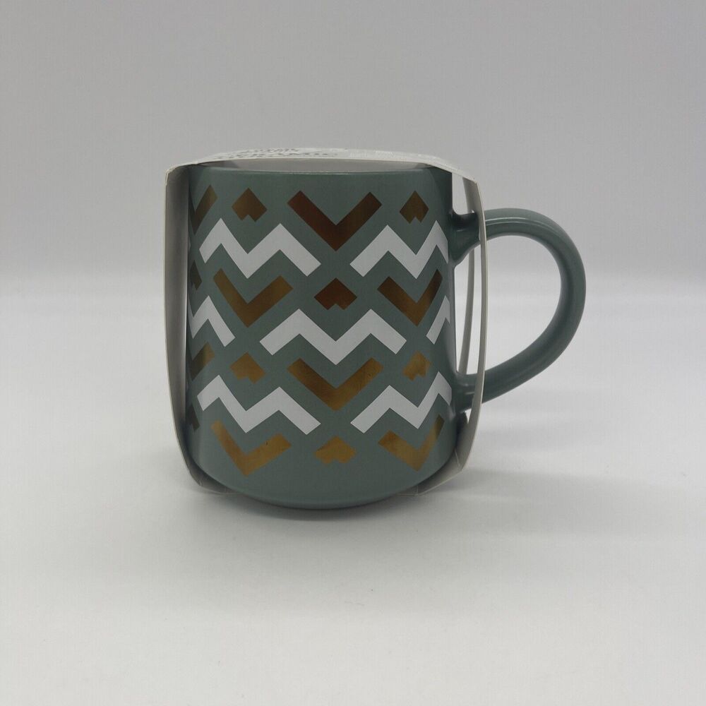 Thyme and Table Ceramic Mug Green Geometric Print Green Gold Trim 16 oz New